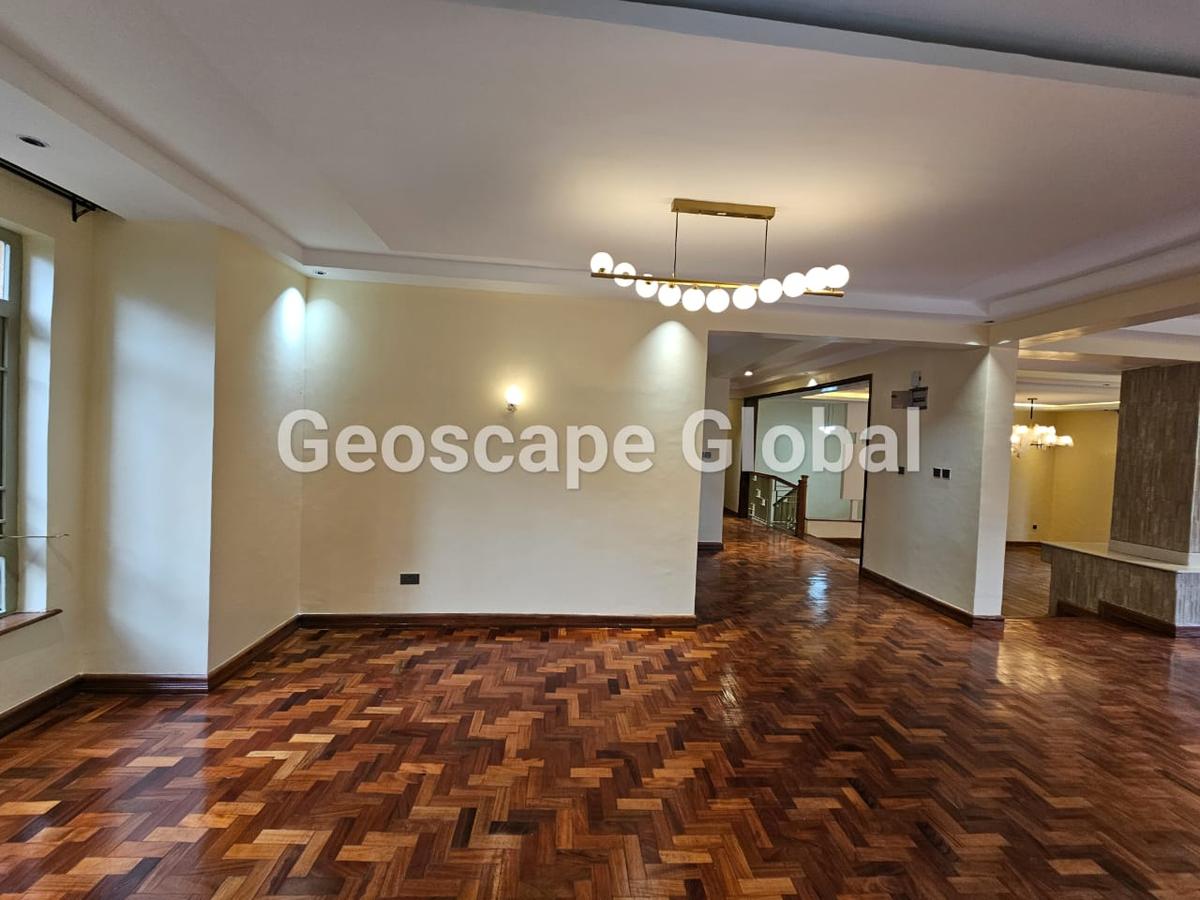 3 Bed Apartment with En Suite in Nyari - 15
