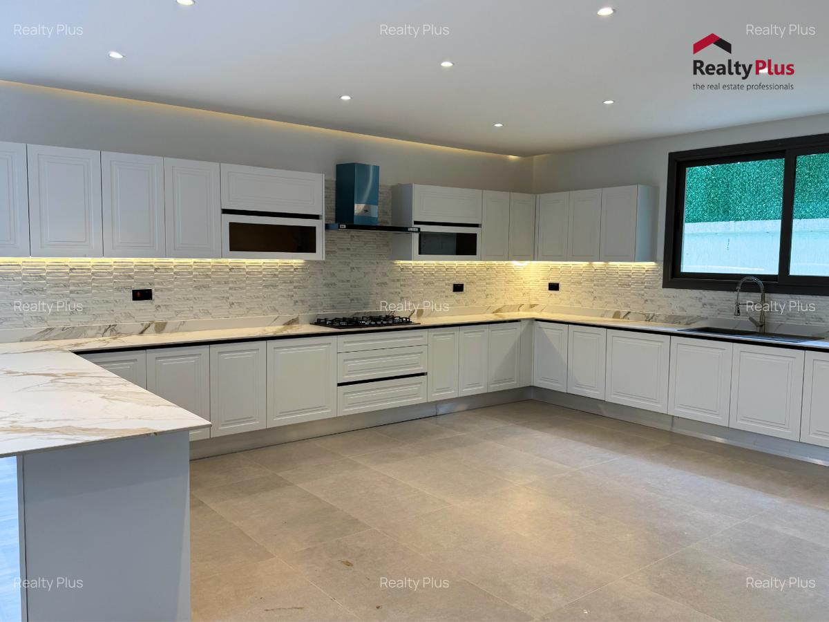 5 Bed Villa with En Suite in Lavington - 4