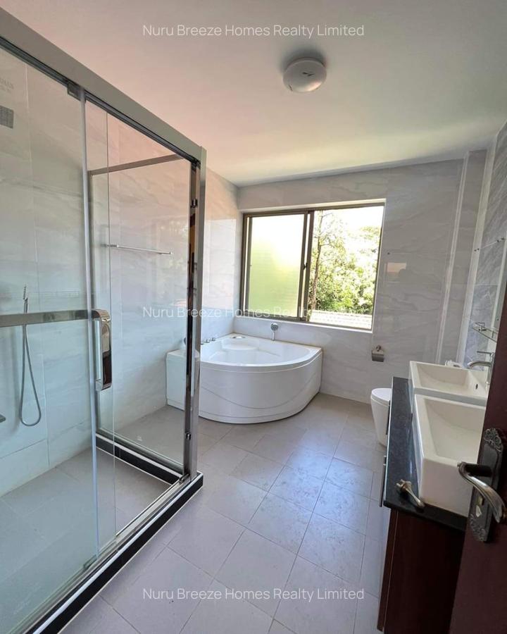 5 Bed Townhouse with En Suite in Lavington - 15