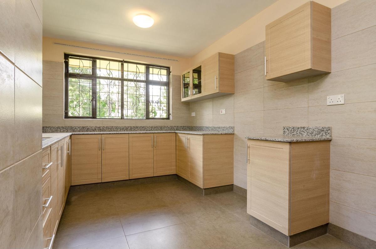 2 Bed Apartment with Swimming Pool at Riverside Drive - 4