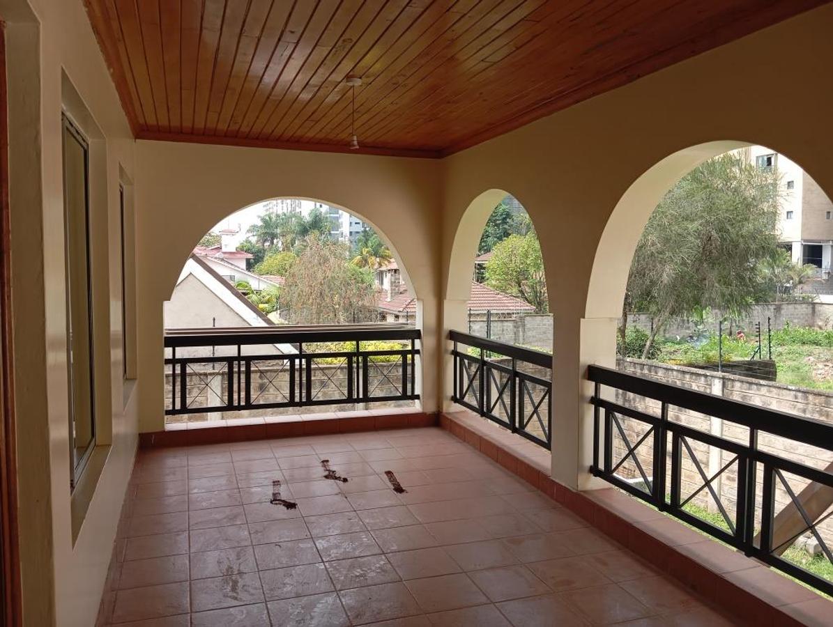 5 Bed House with En Suite at Lavington - 11