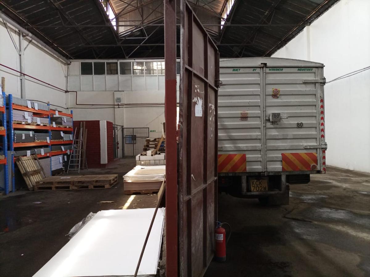 Commercial Property with Fibre Internet in Industrial Area - 10