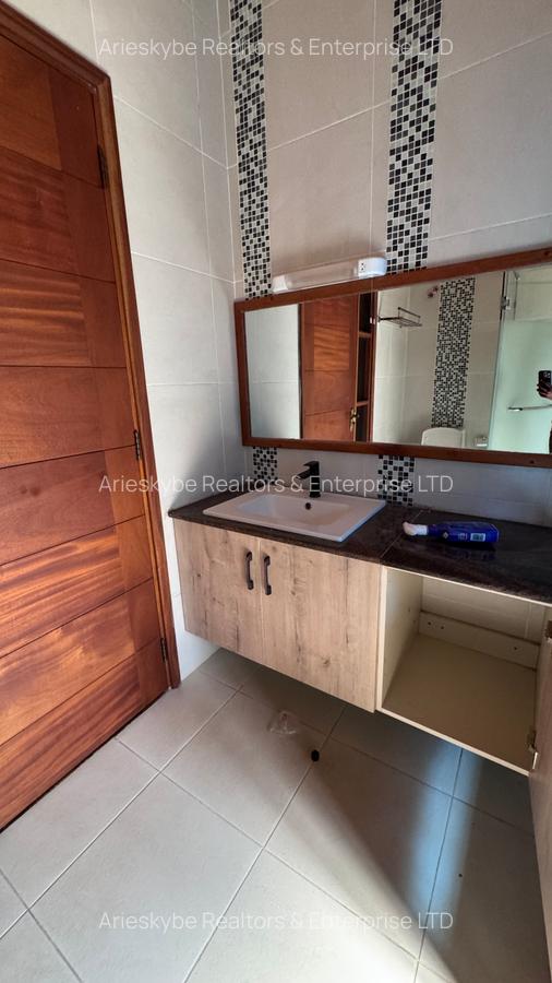 5 Bed Villa with En Suite in Runda - 13