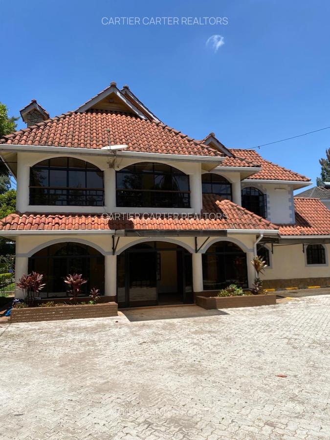 4 Bed House with En Suite in Ridgeways - 1