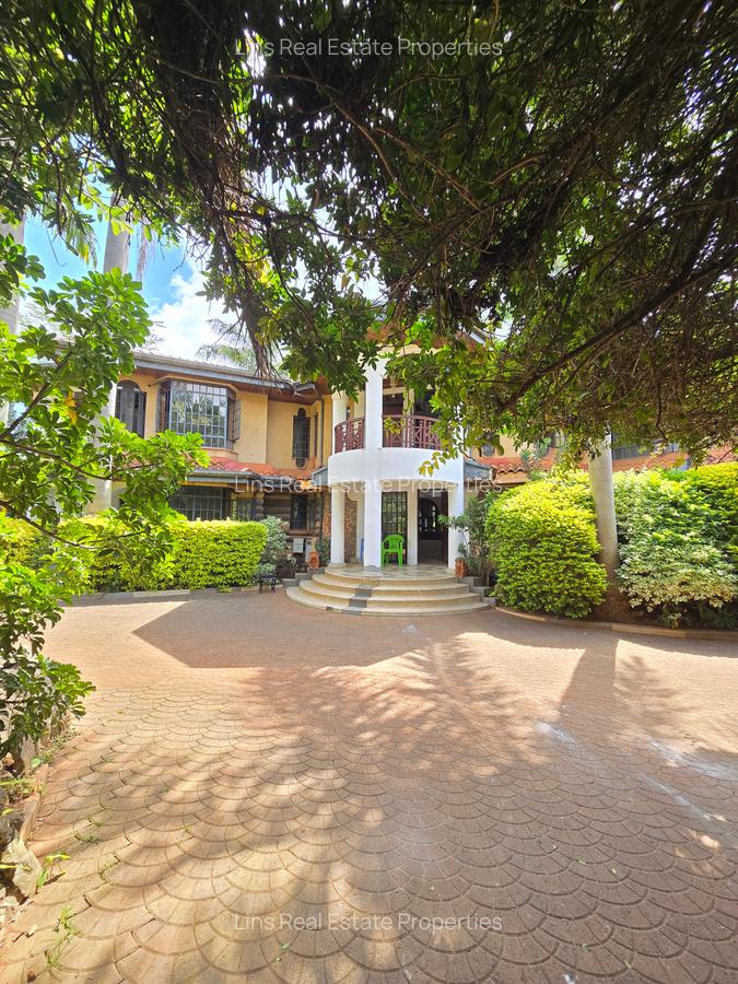 5 Bed House with En Suite in Runda - 3