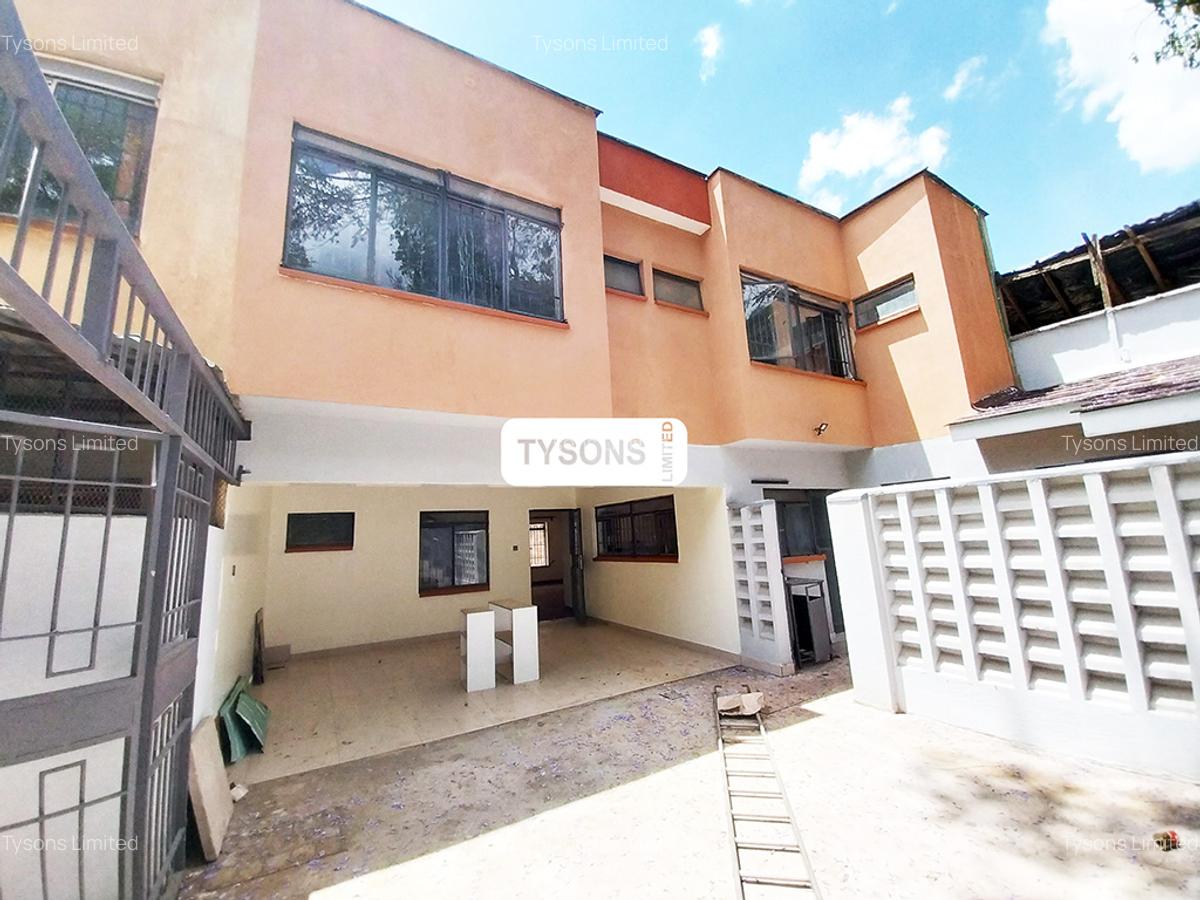 5 Bed House with En Suite in Westlands Area - 1