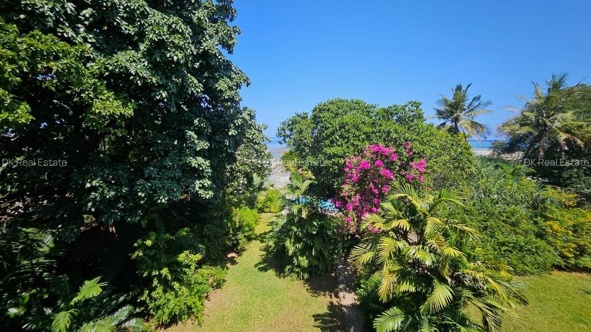 Serviced 3 Bed Apartment with En Suite at Sixth Avenue - 5