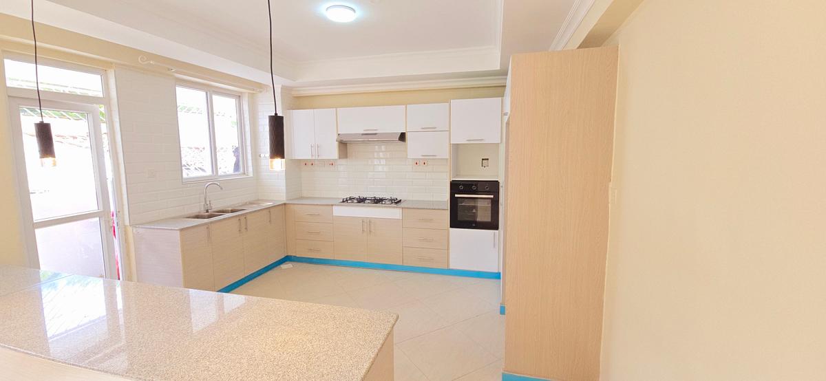 3 Bed Apartment with En Suite at Lavington Hatheru - 20