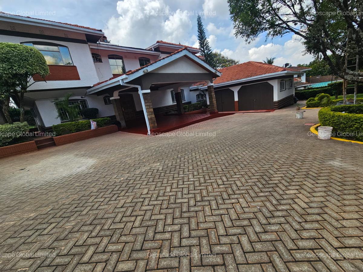 5 Bed House with En Suite in Rosslyn - 5