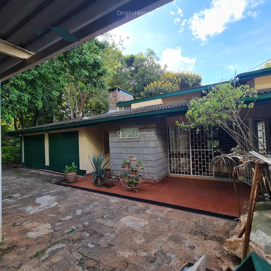 5 Bed House with En Suite at Lavington - 5