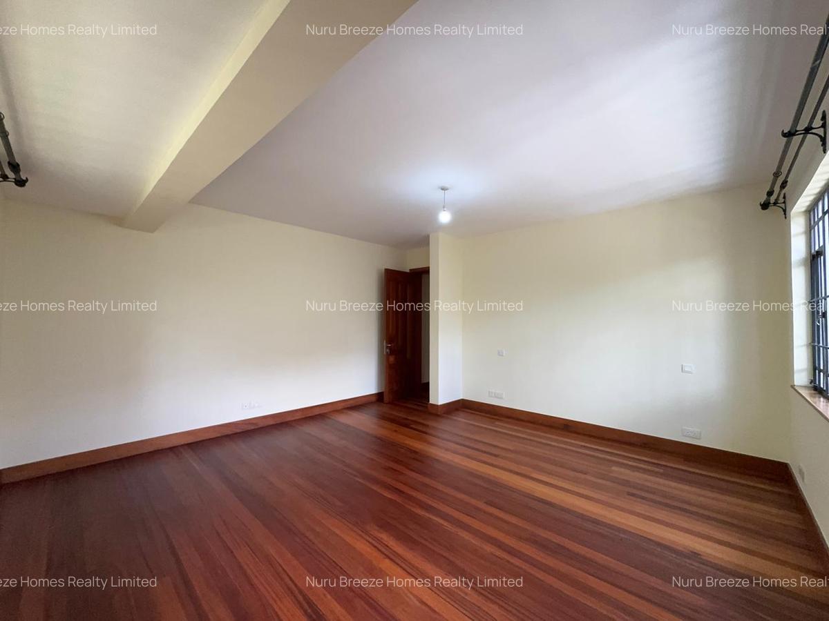 5 Bed Townhouse with En Suite in Lavington - 17