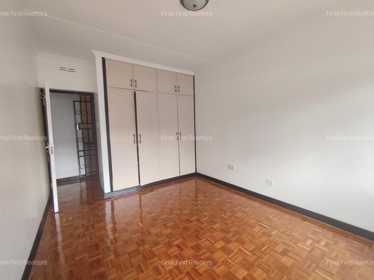 3 Bed Townhouse with En Suite in Brookside - 11