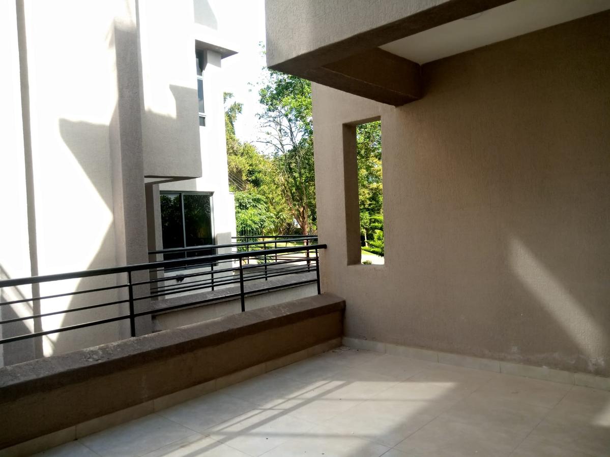 5 Bed House with En Suite in Lavington - 14