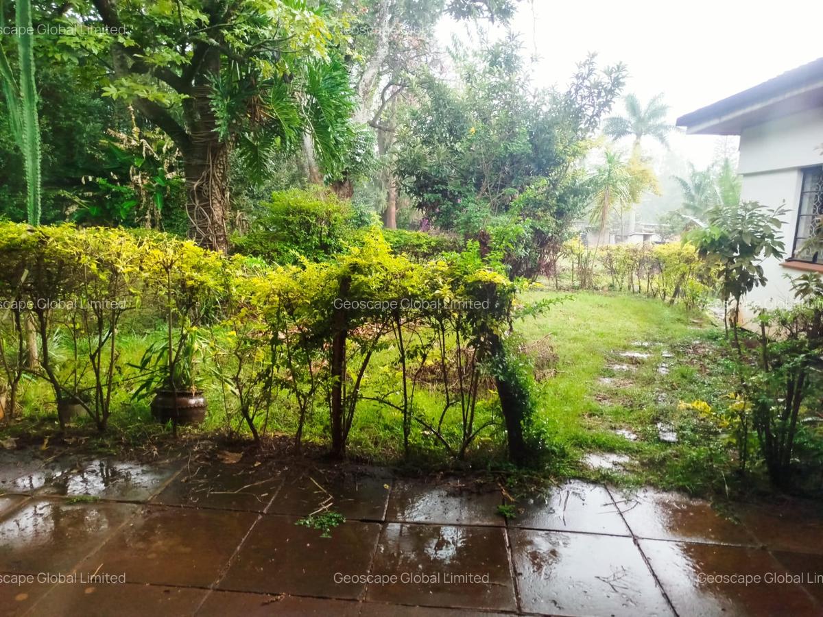 7 Bed House with En Suite in Lavington - 2