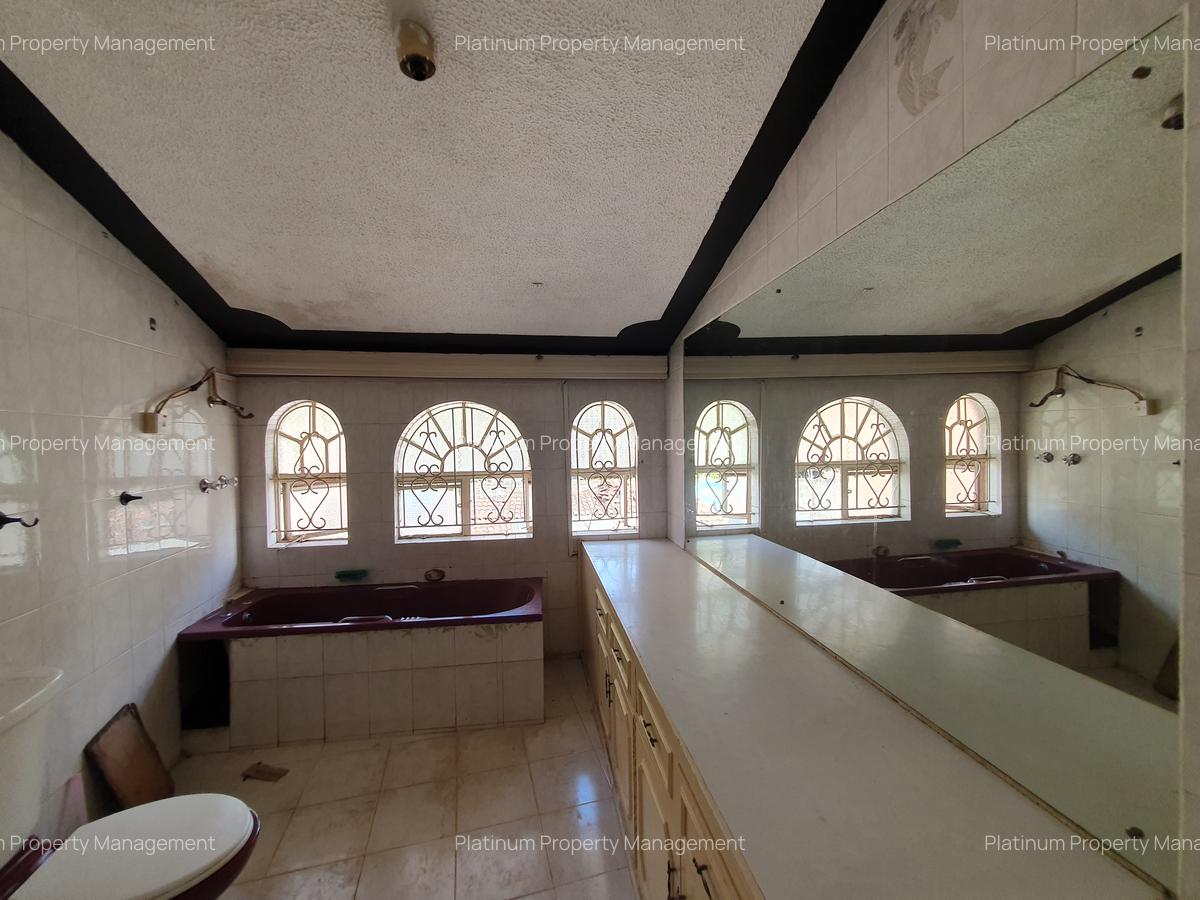 4 Bed House with En Suite at 2Nd Parklands Avenue - 18