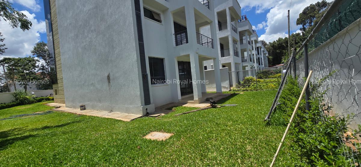 5 Bed Townhouse with En Suite at Lavington Green - 3
