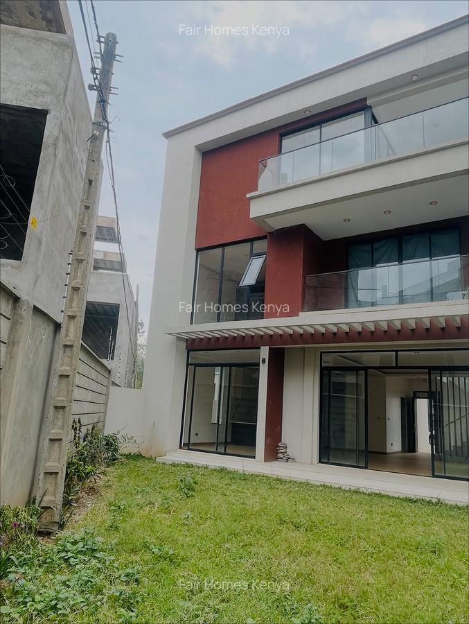 5 Bed Townhouse with En Suite at Lavington Green - 3