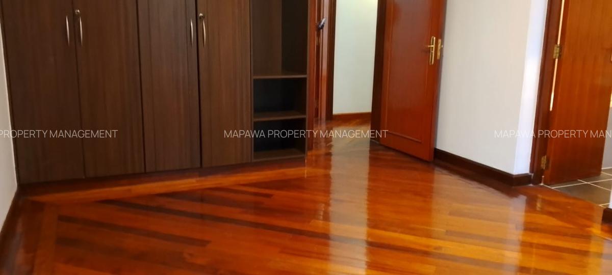 Serviced 3 Bed Apartment with En Suite in Dennis Pritt - 13