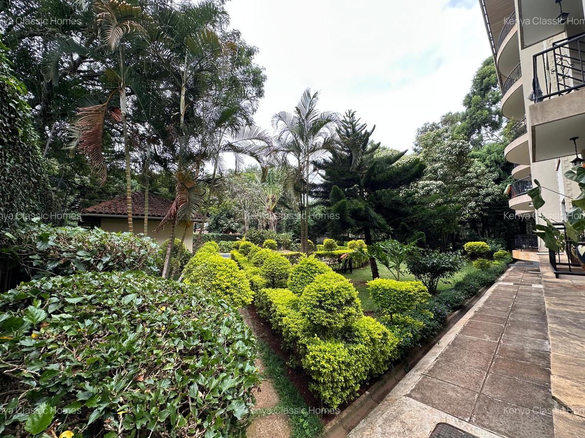 3 Bed Apartment with En Suite at Lavington - 18