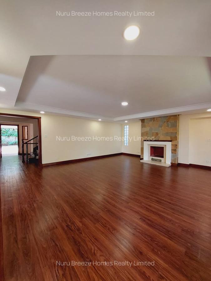 5 Bed Townhouse with En Suite in Spring Valley - 2