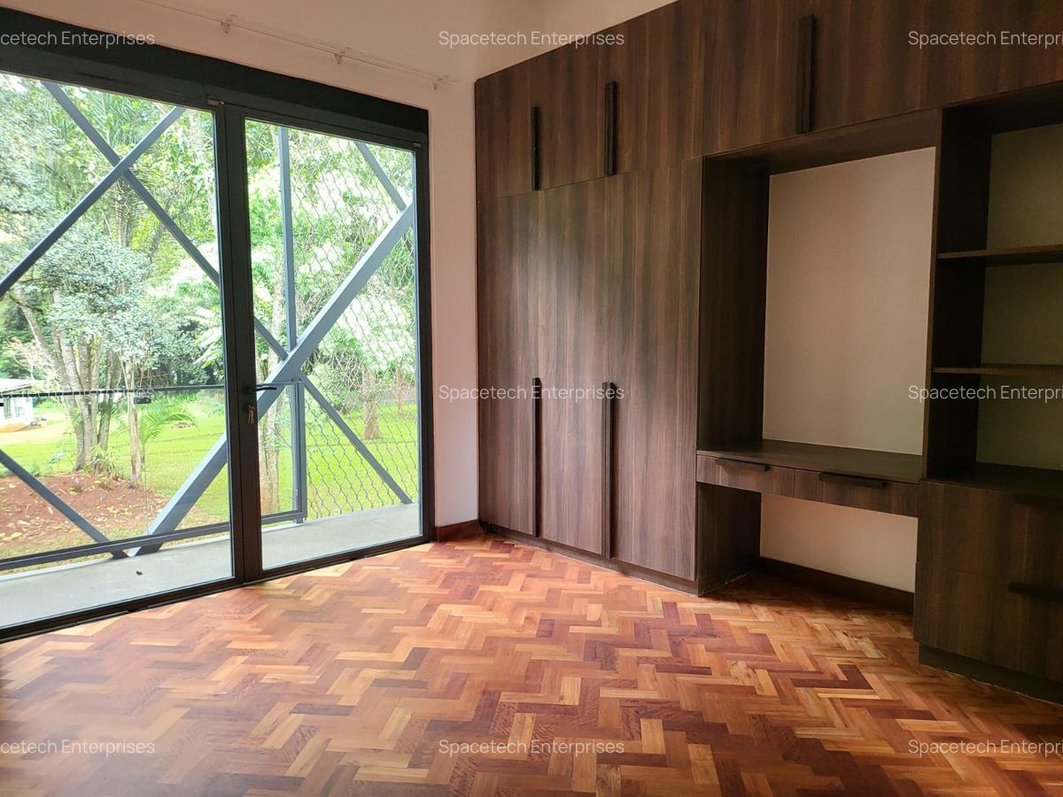 4 Bed Townhouse with En Suite in Lake View - 4