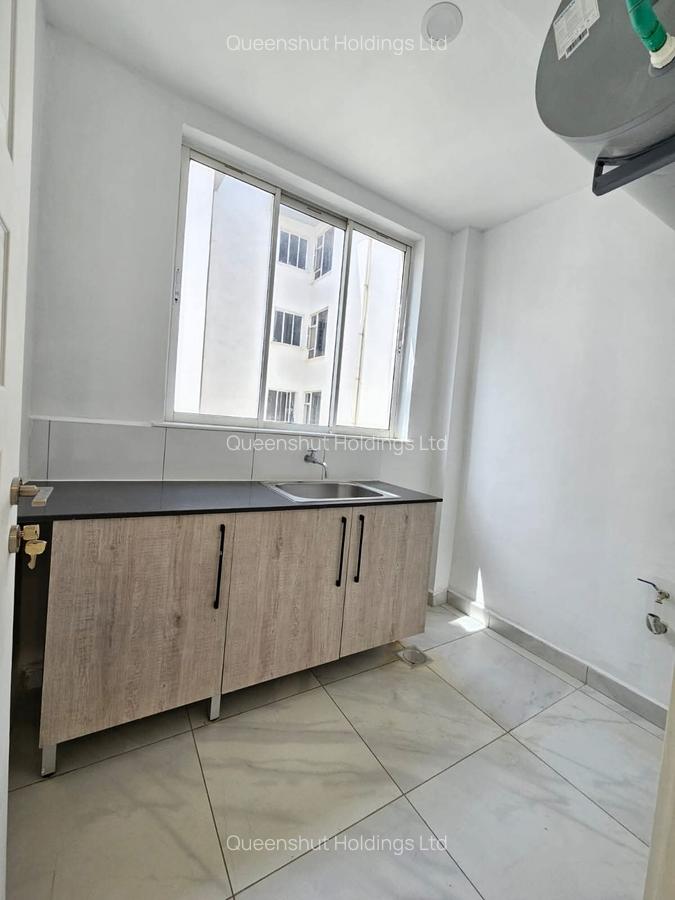 1 Bed Apartment with En Suite in Westlands Area - 3