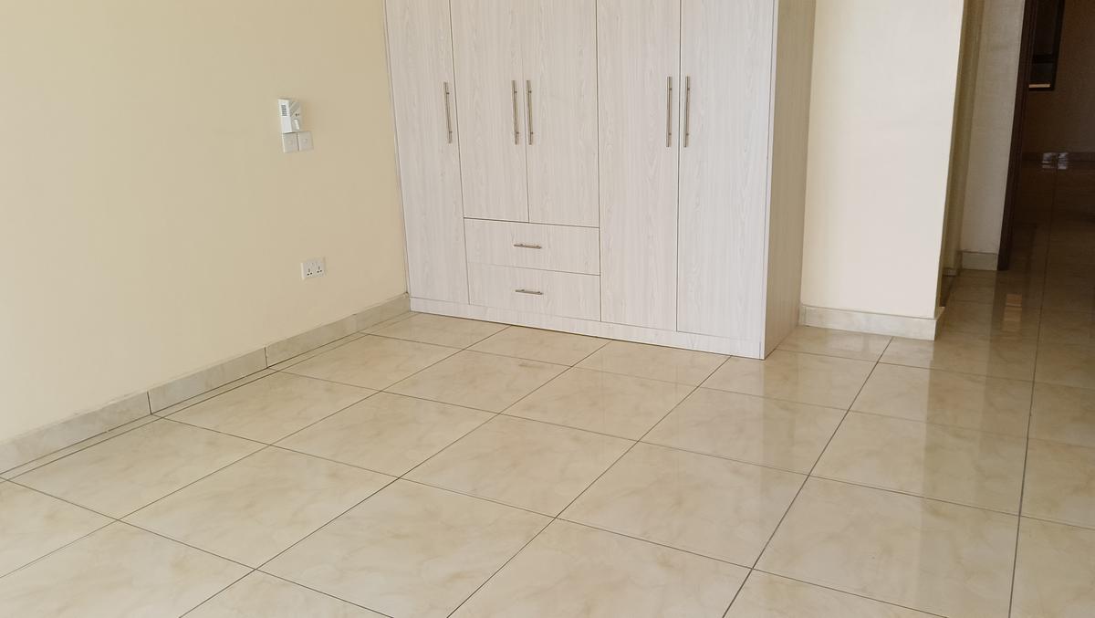 1 Bed Apartment with En Suite at 3Rd Avanue - 4