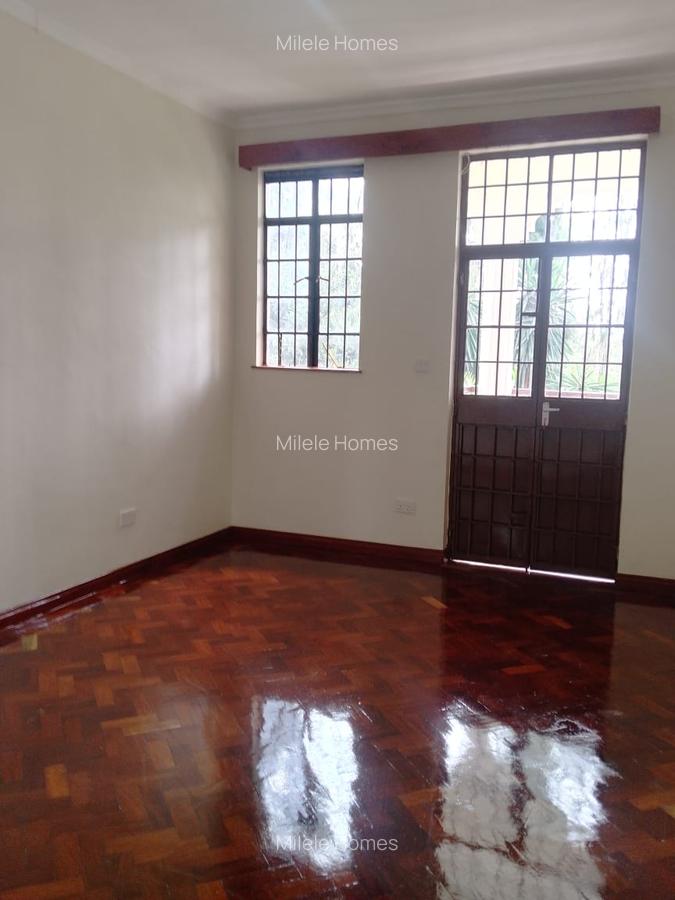 6 Bed Villa with En Suite in Runda - 11