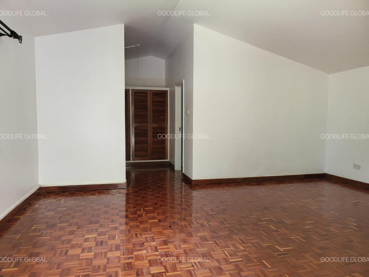 4 Bed House with En Suite at Hill View - 8
