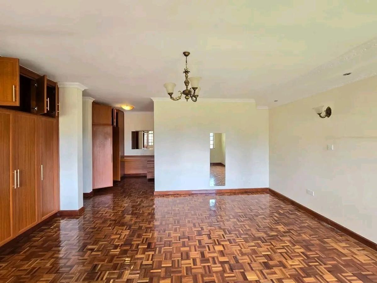 4 Bed Townhouse with En Suite in Lavington - 10