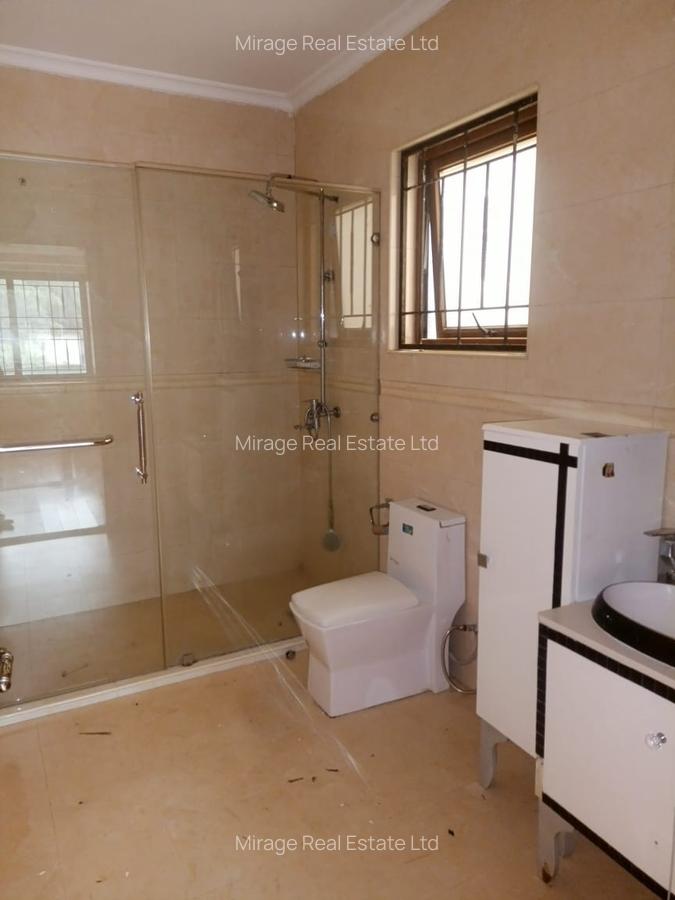 4 Bed Villa with En Suite in Lavington - 8