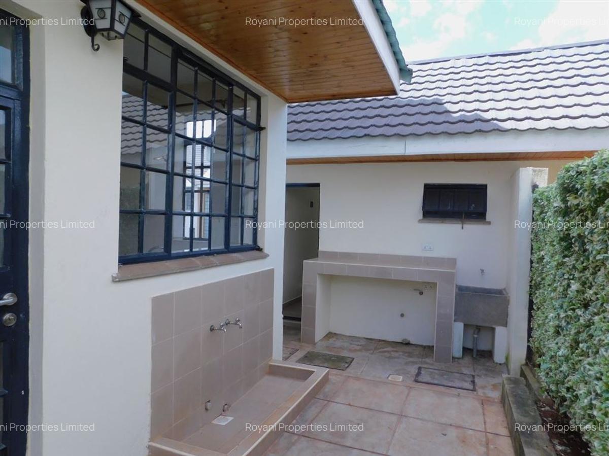 4 Bed House with En Suite at Summerfield Estate - 17