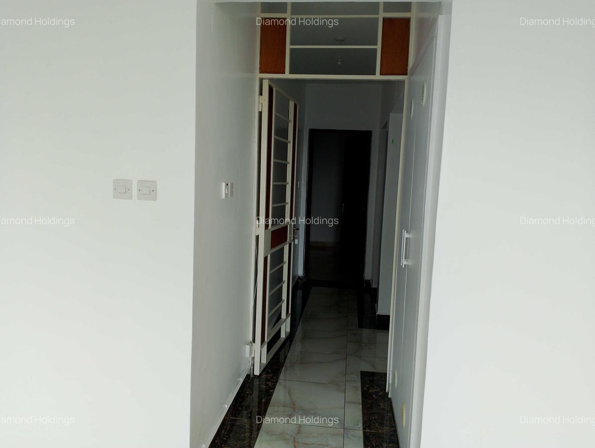 3 Bed Apartment with En Suite at Parklands - 5