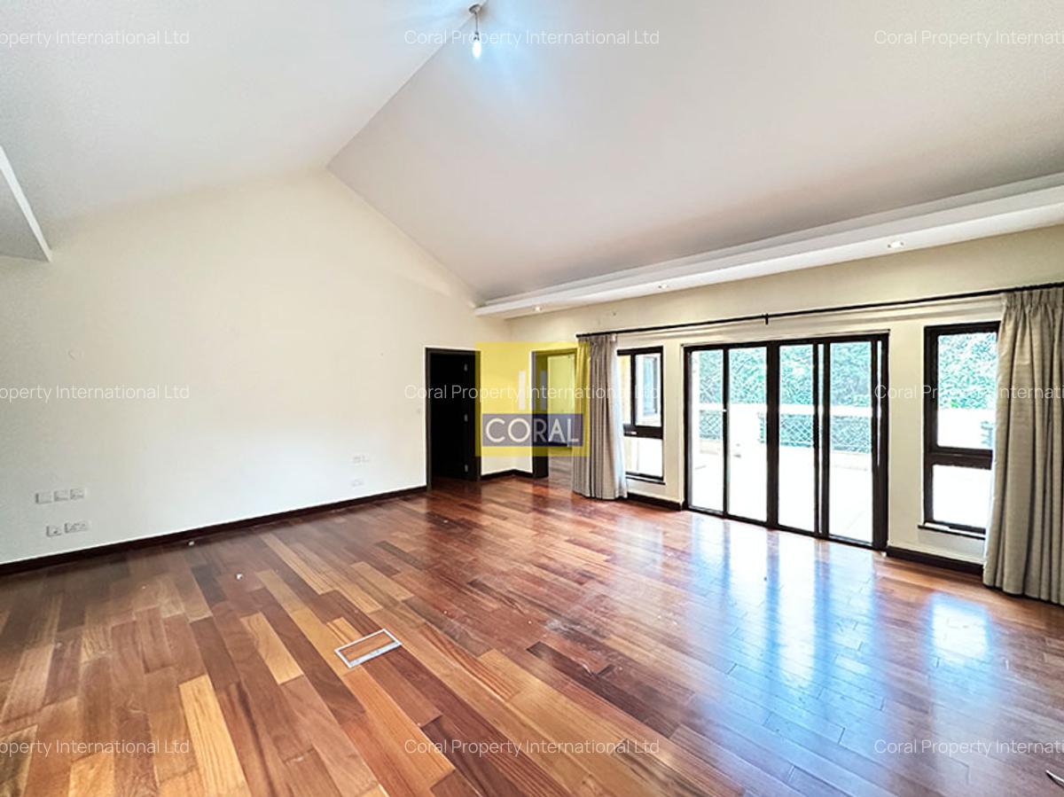 4 Bed Apartment with En Suite in Riverside - 12