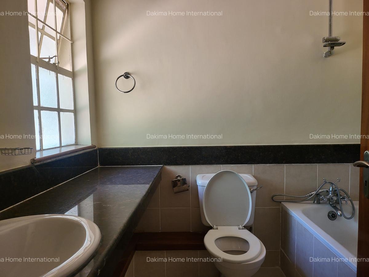 5 Bed Townhouse with En Suite in Rosslyn - 13