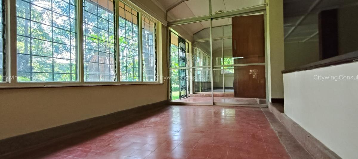 4 Bed House with En Suite in Rosslyn - 15