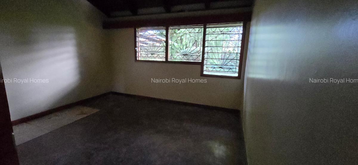 4 Bed House with En Suite at Lakeview Avenue - 6