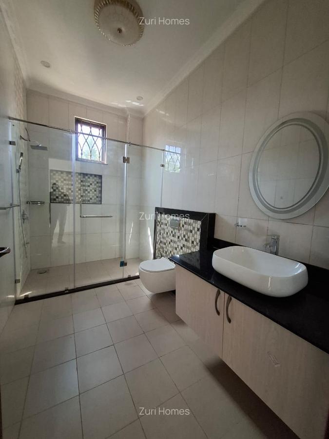 5 Bed Townhouse with En Suite in Lavington - 11