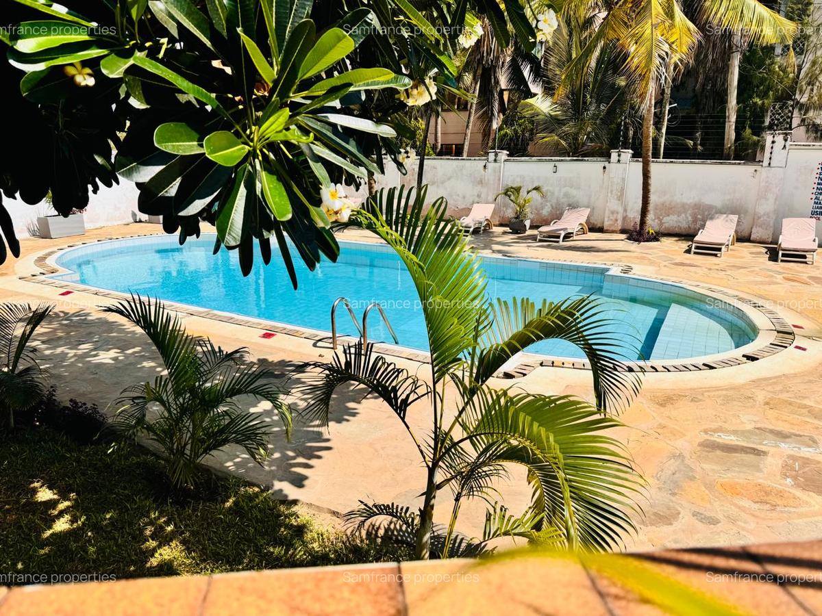 7 Bed Villa with En Suite at 1St Avanue - 6