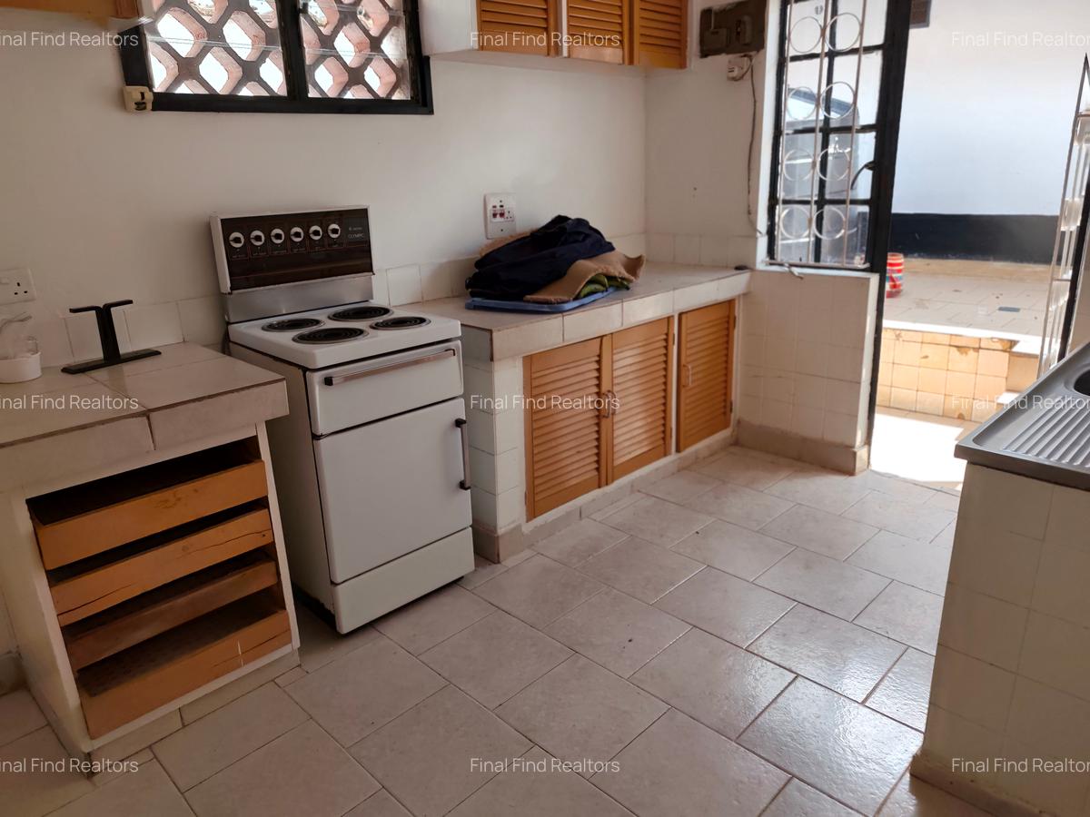4 Bed House with En Suite in Loresho - 10