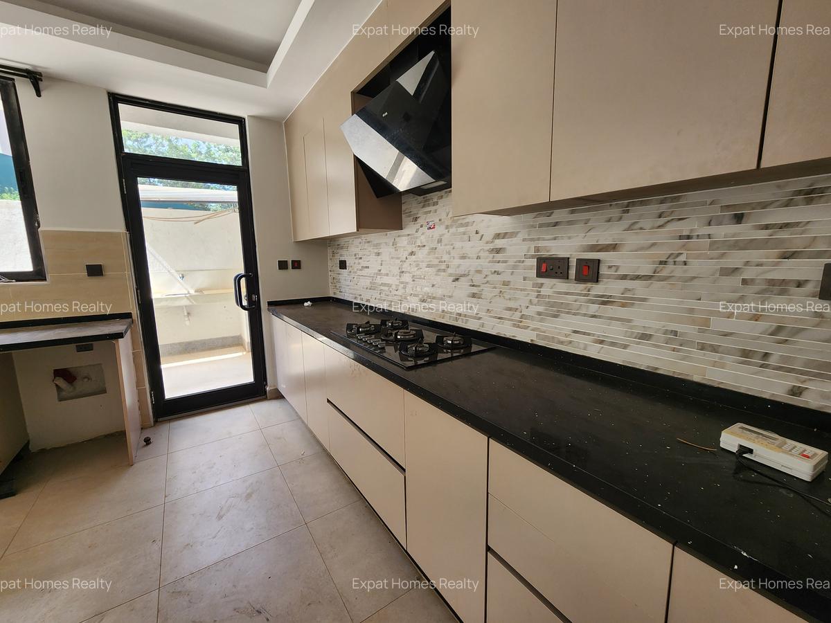 4 Bed Villa with En Suite in Lavington - 2