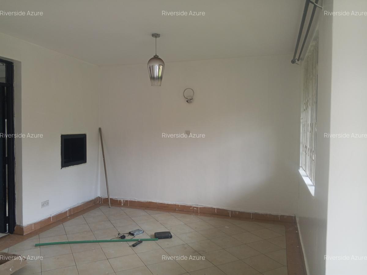 4 Bed Townhouse with En Suite at Westlands - 5