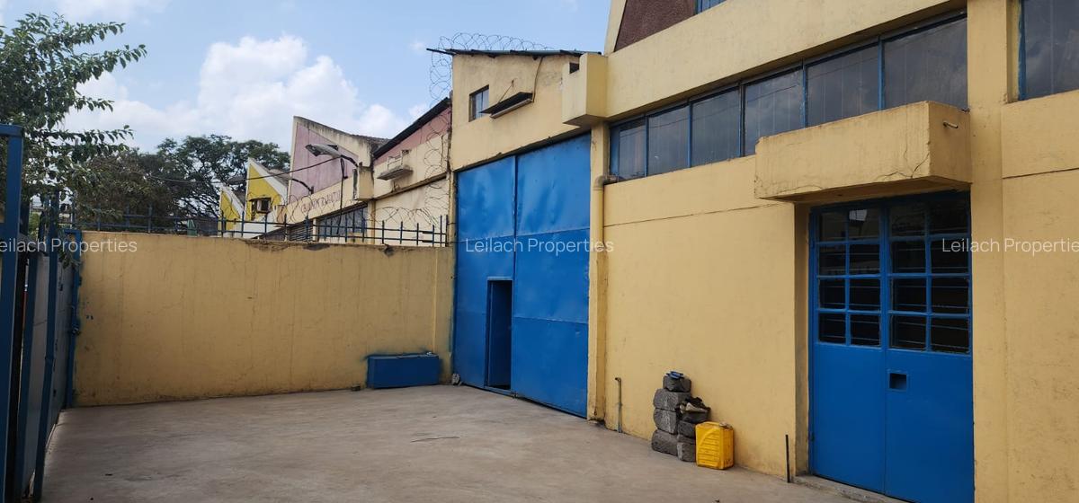 4,500 ft² Warehouse with Fibre Internet in Industrial Area - 1