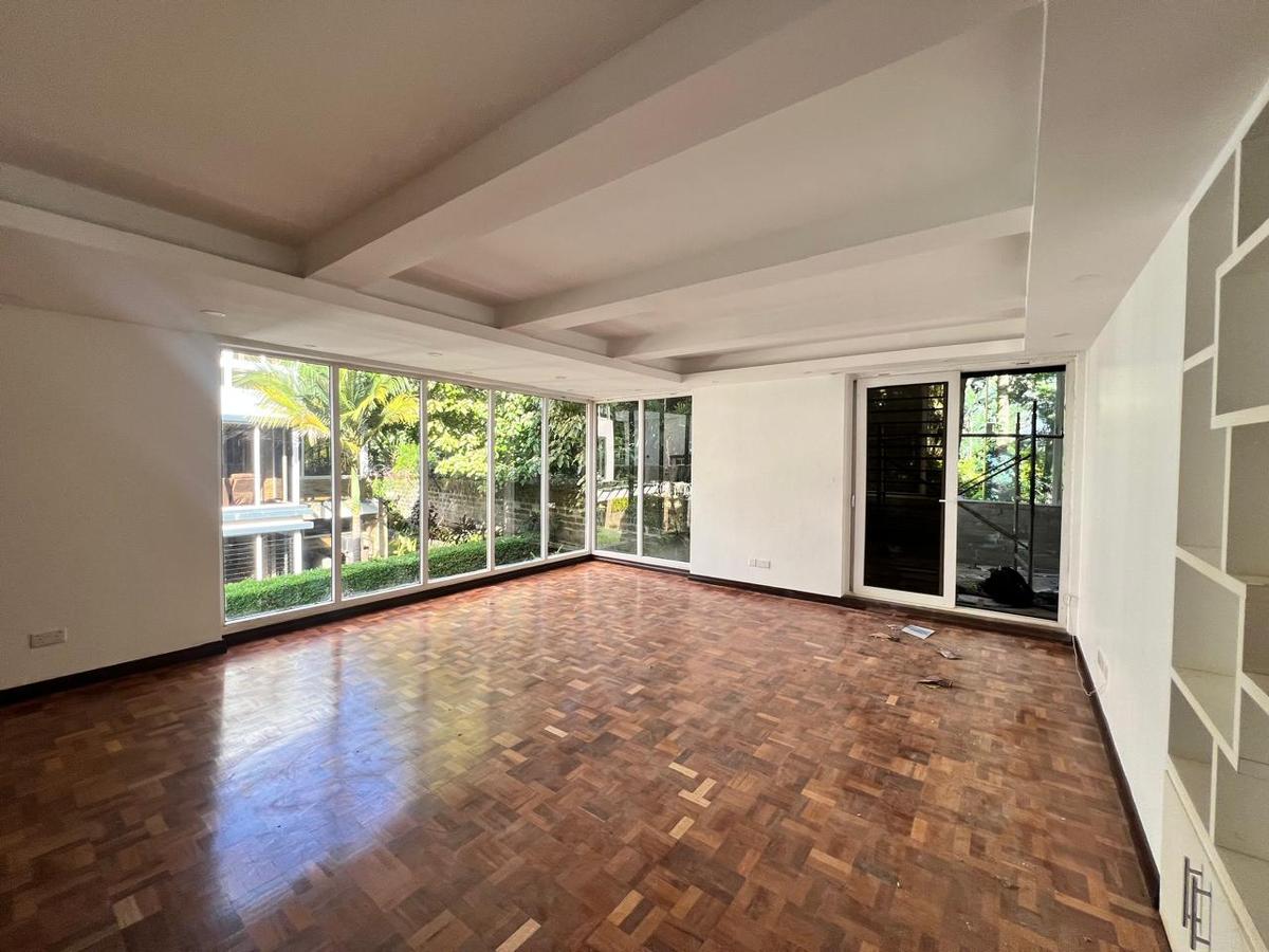 5 Bed Townhouse with En Suite in Lavington - 4