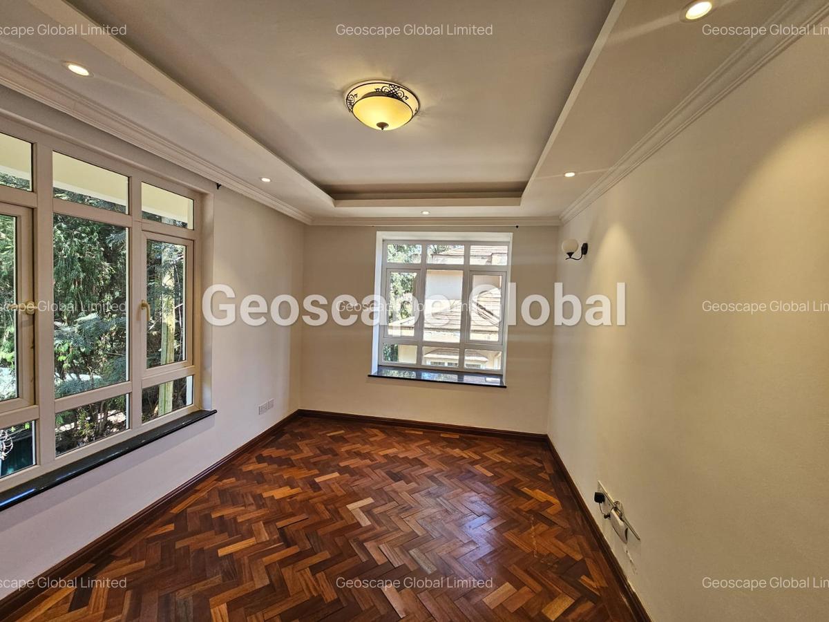 5 Bed House with En Suite in Lavington - 6