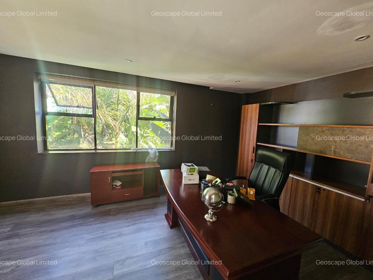 5 Bed House with En Suite in Runda - 9