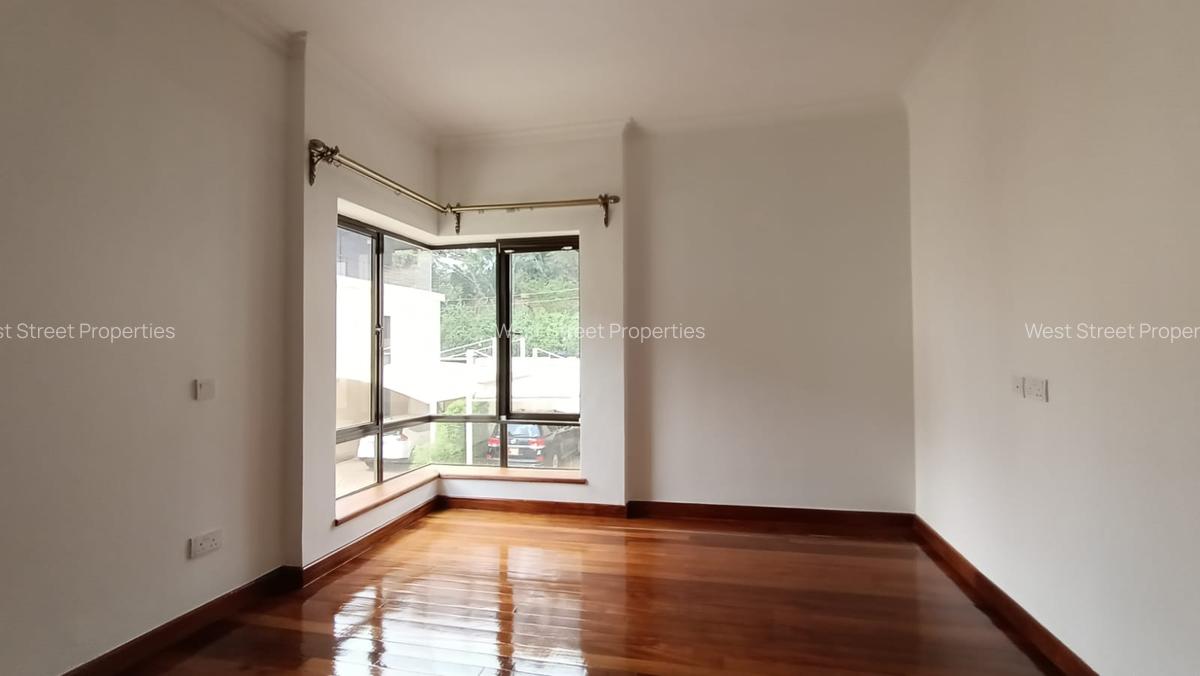 4 Bed Villa with En Suite at Lavington - 12