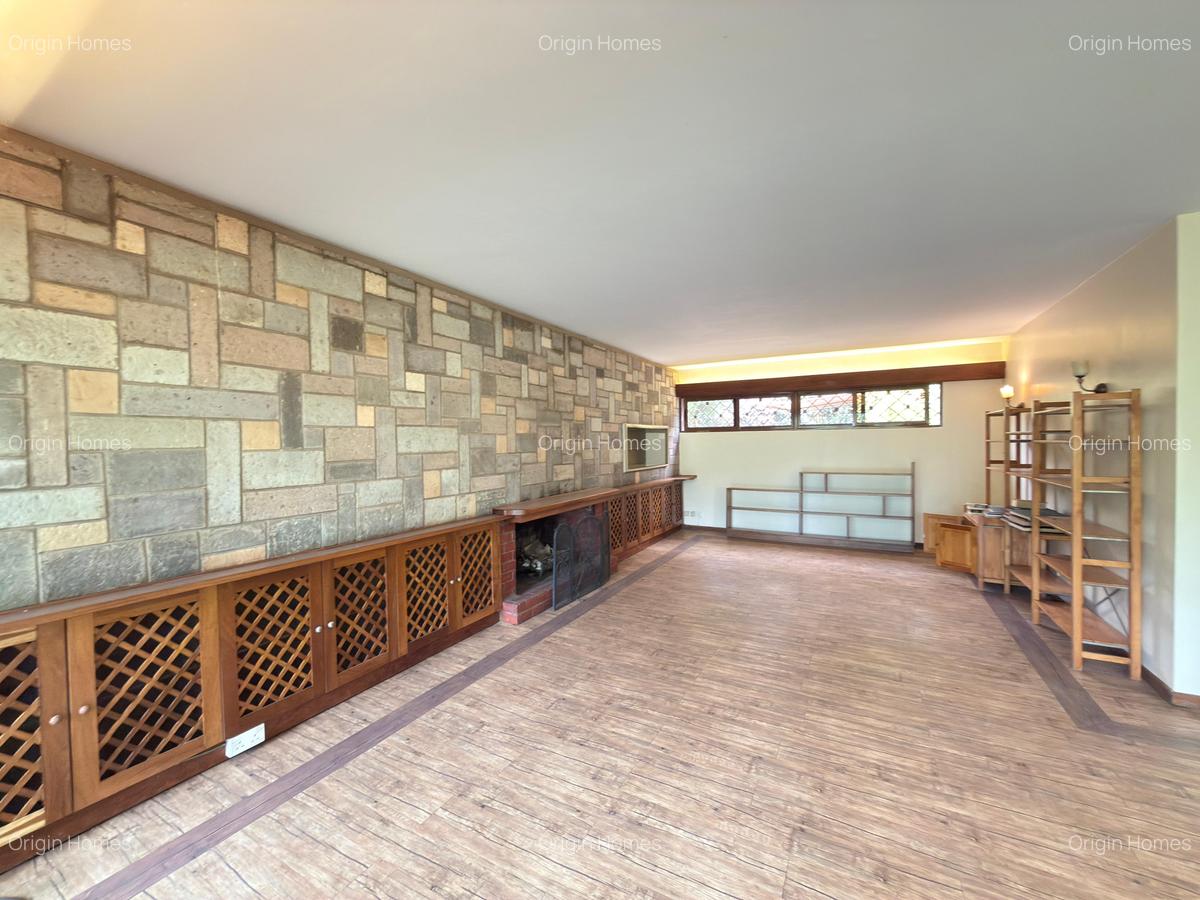 4 Bed House with En Suite at Lavington - 6