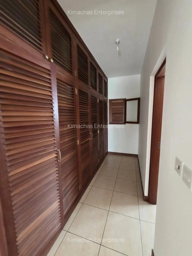 4 Bed Townhouse with En Suite at Green Wood Drive - 11