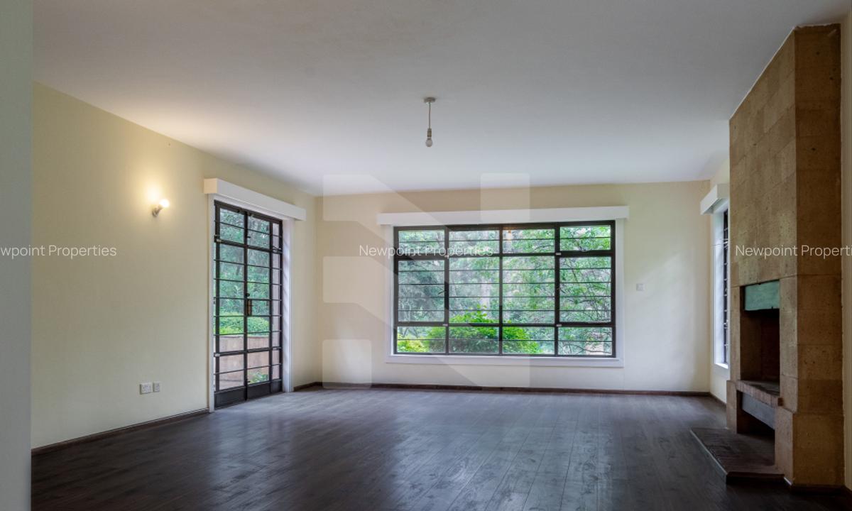 5 Bed Villa with En Suite in Rosslyn - 7